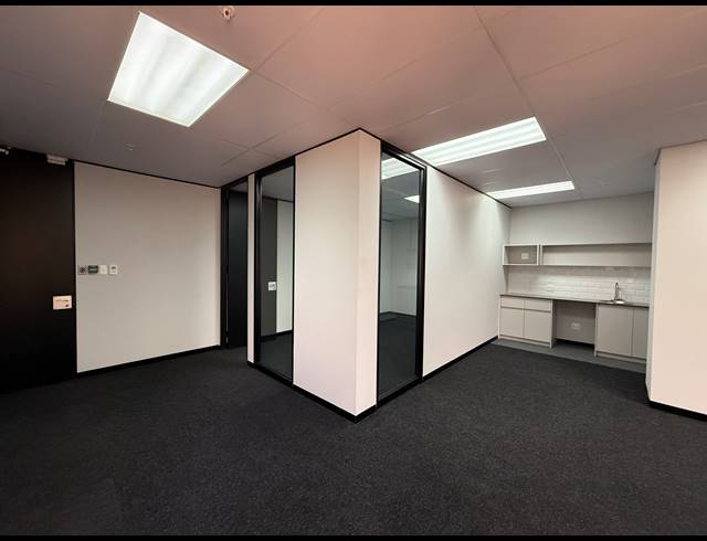 129M² OFFICE TO LET IN PARKTOWN